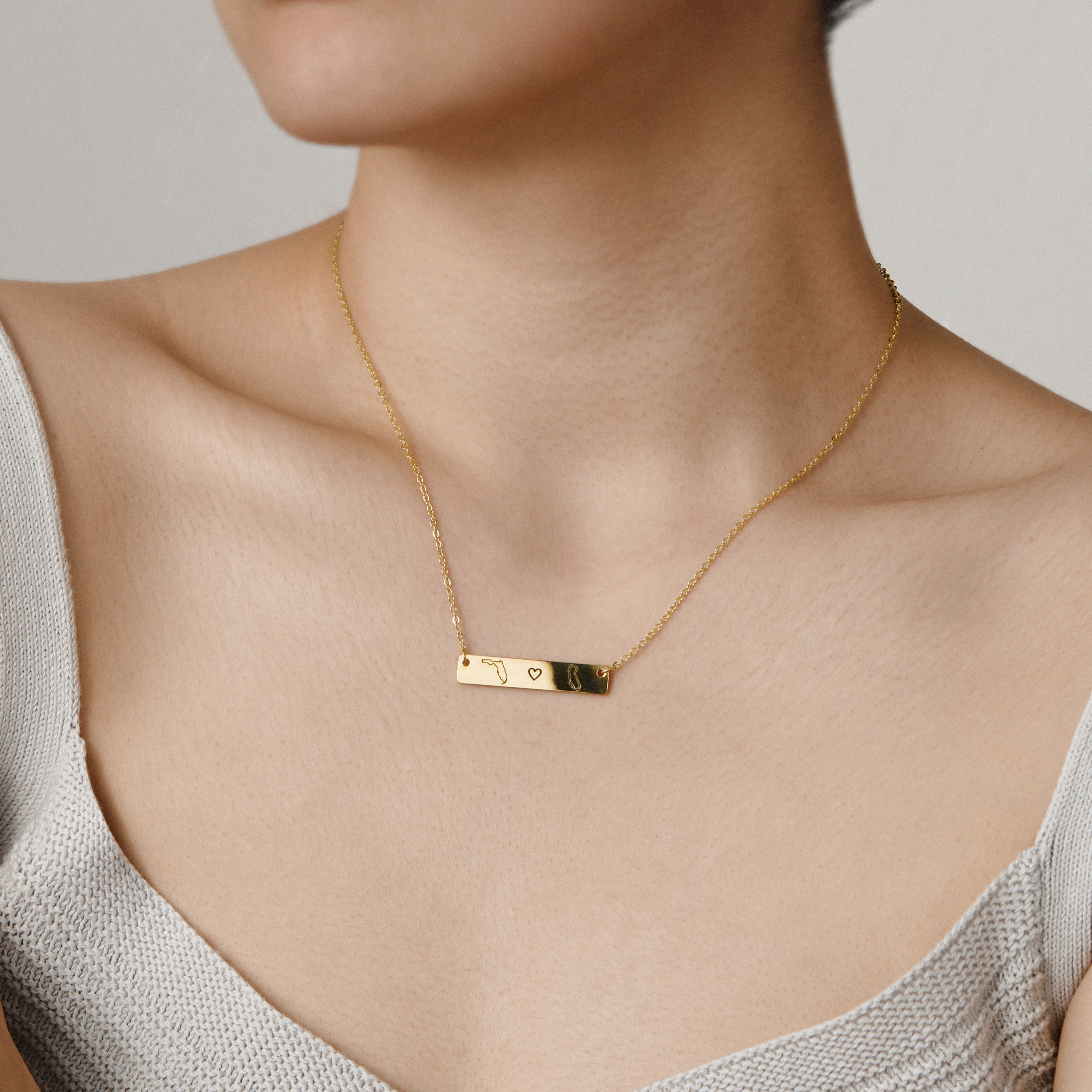 Minoux tiny 2025 bar necklace
